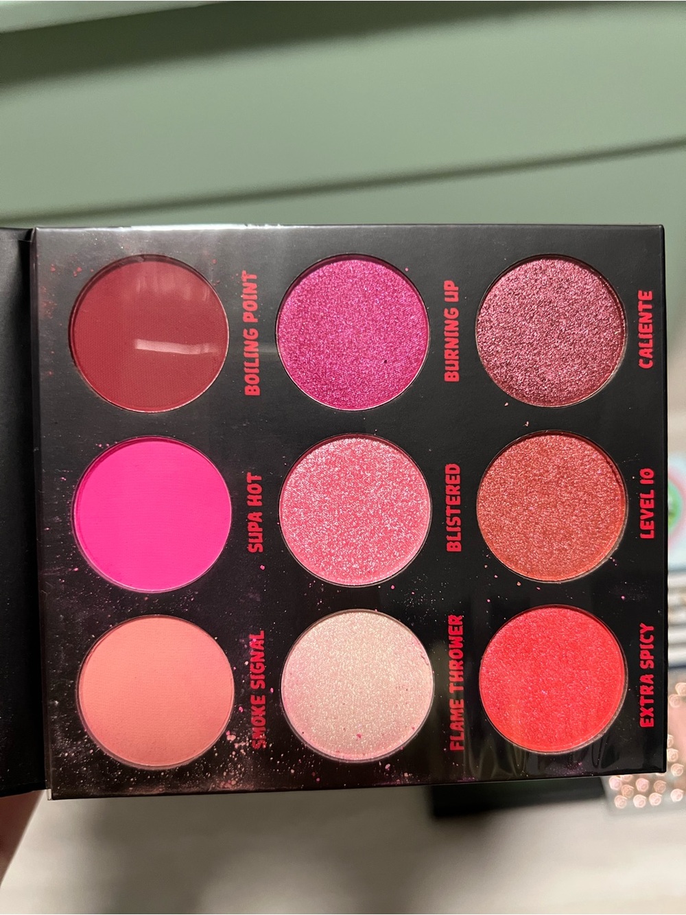 bh cosmetics pink eyeshadow palette